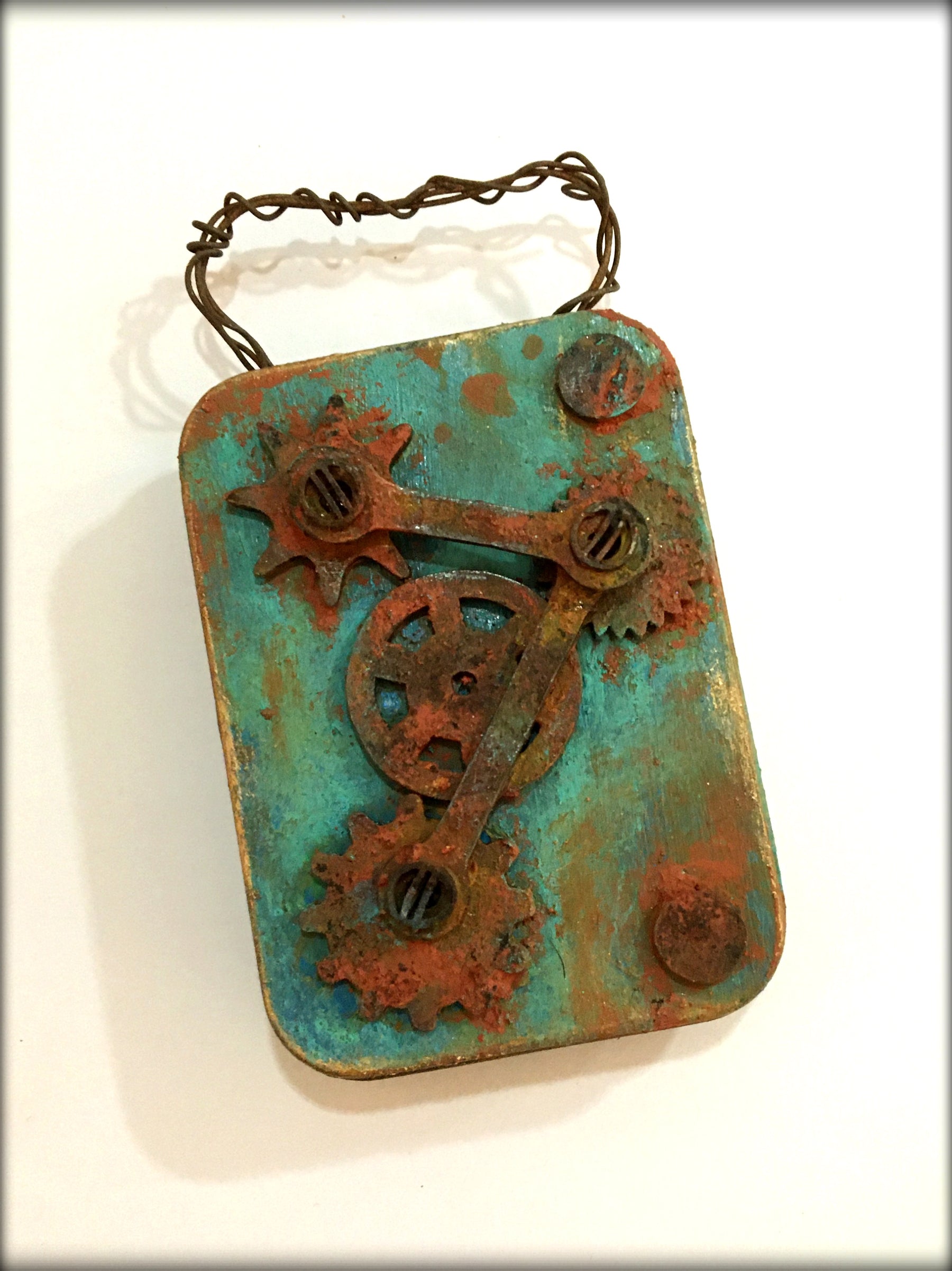 Altered tin project by LOUISE CROSBIE